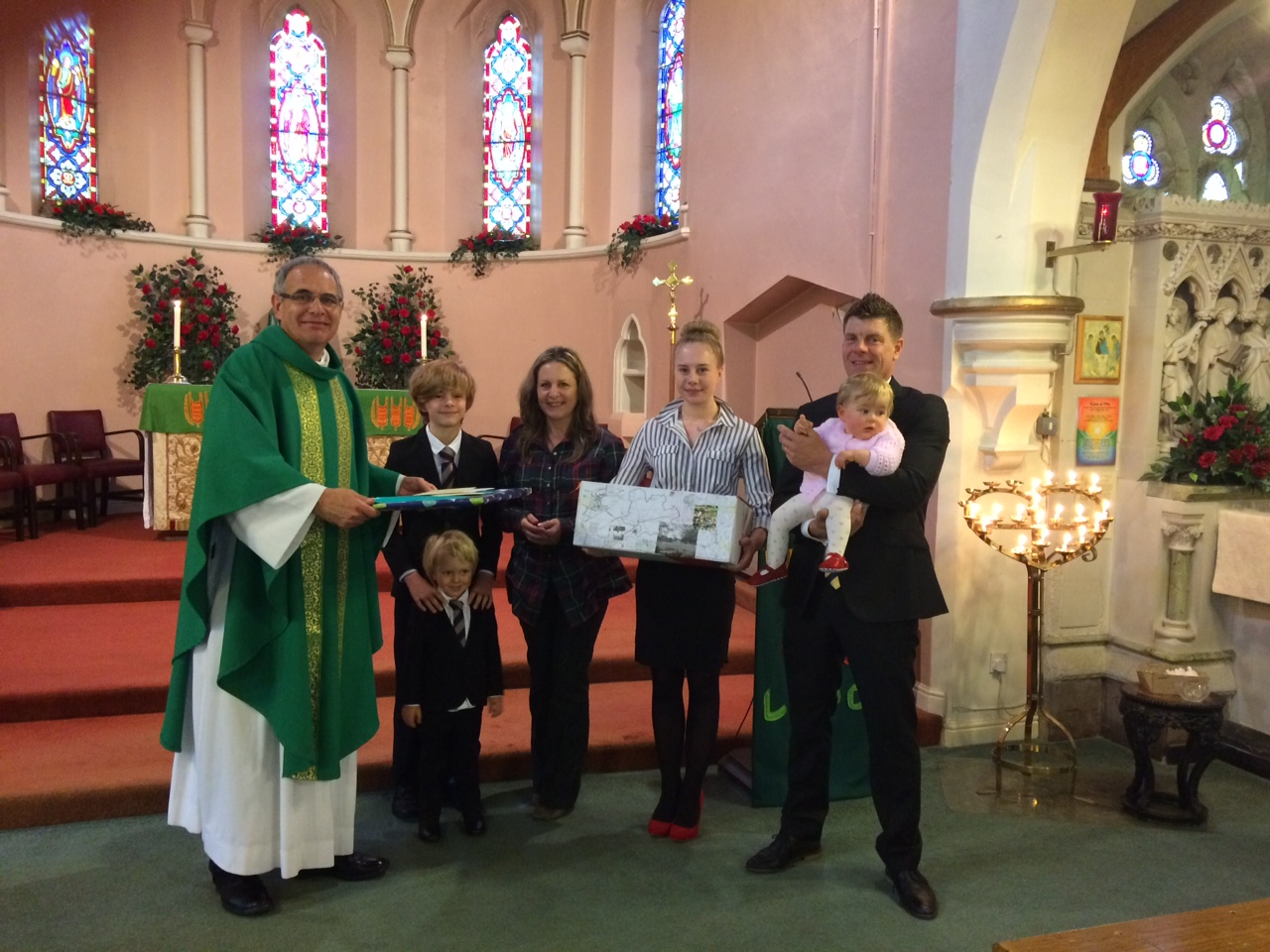 The family receive their farewell gifts